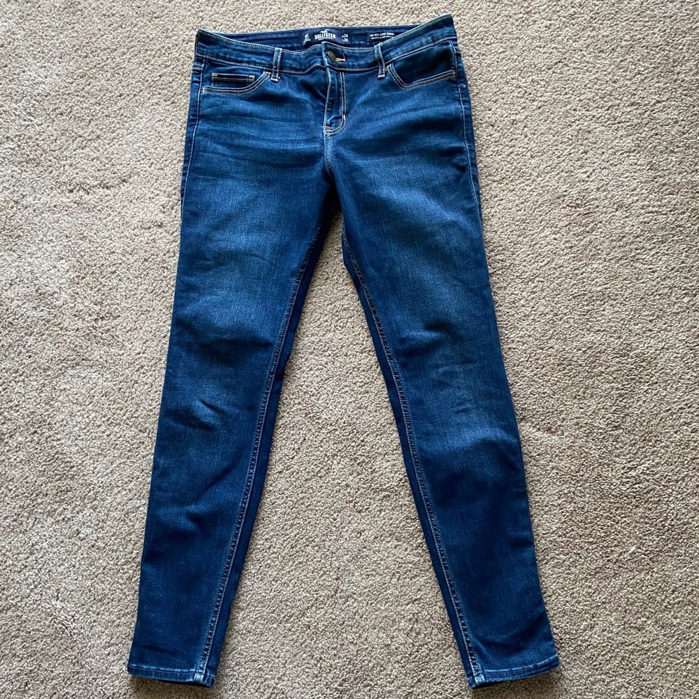 Hollister Mid-Rise Super Skinny Size 9S / 29 Dark Wash Jeans